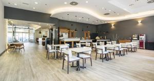 Reštaurácia alebo iné gastronomické zariadenie v ubytovaní Ilunion Valencia 3