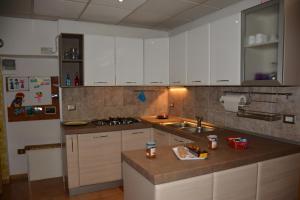 A kitchen or kitchenette at Casa Gibiseo