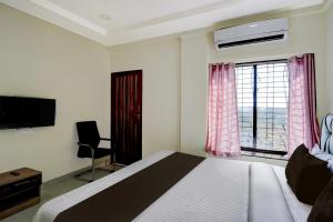 Giường trong phòng chung tại Hotel O Ring Road Nagpur Formerly Glory Inn