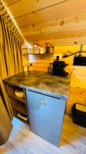 Foto dalla galleria di IezerVenture Cabins - Pai a Şelari