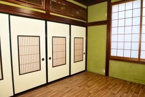 an empty gym with four doors in a room at 高岡ゆるり家 Yururi-Ya in Takaoka