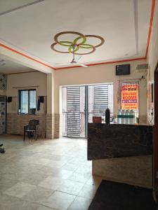 Televizorius ir (arba) pramogų centras apgyvendinimo įstaigoje Hotel Ankit Palace dar 36 nuotraukos