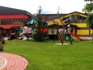 Kawasan permainan kanak-kanak di Chata Lucia 112