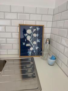 a kitchen counter with a picture and a sink at Wunderschöne Wohnung direkt am St Johanner Markt in Saarbrücken +51 photos