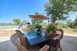 Basen w obiekcie Beautiful villa Palera with private pool near Pula lub w pobliżu