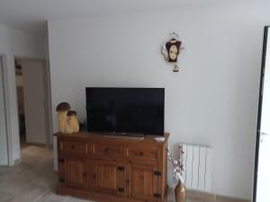 TV a/nebo společenská místnost v ubytování La maison calme