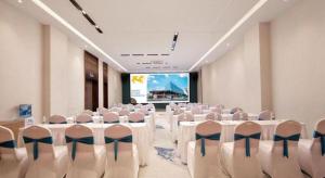 Khu vực hỗ trợ khách đi công tác/phòng hội thảo tại Landmark Hotel