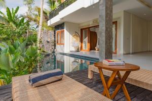 En balkon eller terrasse på Alankara Villa & Spa Ubud by Mahaprana
