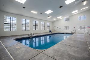 
a large swimming pool in a large building at Motel 6-Williams, AZ - West - Grand Canyon in Williams
