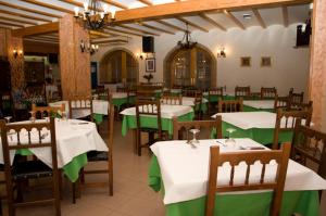 Restaurace v ubytování Hotel Álvarez