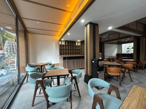 a restaurant with tables and chairs and a counter at A25 Premium Hotel - 21 Nghia Tan in Hanoi