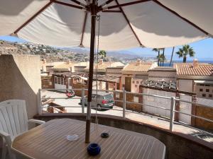 En balkon eller terrasse på ChicFlat Las Lomas Piscina y vistas al mar