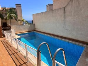 Swimmingpoolen hos eller tæt på ChicFlat Las Lomas Piscina y vistas al mar