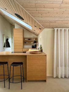 Køkken eller tekøkken på Danish Design House Near Møn's Best Beach