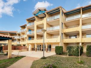 an image of an apartment building at Alizea Beach A N106 2P4 in Valras-Plage