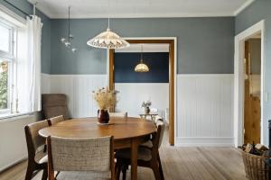 Billede fra billedgalleriet på Soul In A 100-Year-Old Villa On Langeland i Lejbølle + 32 billeder