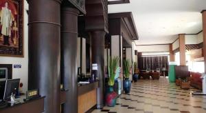 eine Lobby eines Krankenhauses mit Lobby in der Unterkunft Phuphaya Resort Pattaya in Pattaya South + 207 Fotos