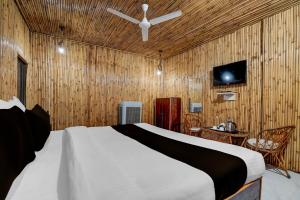 Et tv og/eller underholdning på Spot on Naro Eco Resort