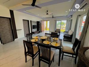 Posezení v ubytování StayMist - Pool and Pause Villa + 13 fotografií