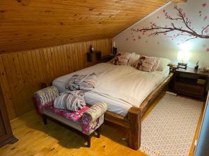 En eller flere senge i et værelse på Holiday Home Kalnik + 103 billeder