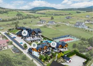 een luchtfoto van een huis met de letters o bij Tylickie Wzgórze Spa & Wellness pensjonat dla rodzin z dziećmi in Tylicz