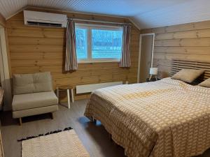 En eller flere senge i et værelse på Villa Breikki, Sastamala