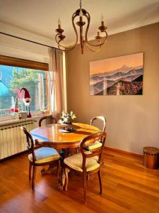 Billede fra billedgalleriet på Luxury 3 bedroom Grand Chalet i Perosa Argentina