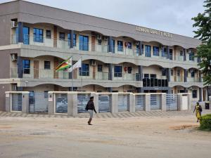 a person flying a kite in front of a hotel at LENNON QUALITY Hotel in Umtali