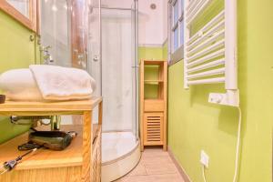 Koupelna v ubytování Studio Limogeanne centre historique, calme + 5 fotografií