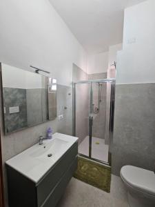 Phòng tắm tại Sardina Holiday Gaudì