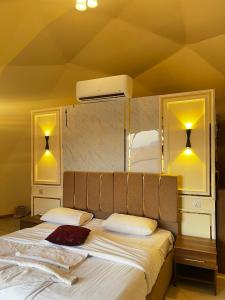 Giường trong phòng chung tại Seven Pillars Luxury Camp