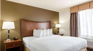 Afbeelding uit fotogalerij van Quality Suites Huntsville Near University in Huntsville +143 foto's