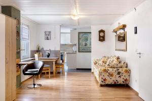 a living room and kitchen with a table and a couch at Ferienwohnung Donauherz in Stetten