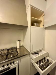 Nhà bếp/bếp nhỏ tại Living Cozy in Bern +2 ảnh