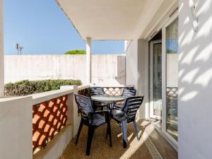 a patio with chairs and a table on a balcony at L Ocean N08 3P5 in La Tranche-sur-Mer