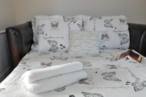 Posteľ alebo postele v izbe v ubytovaní BE WELL 3-Rooms Apartment with Parking and Garden