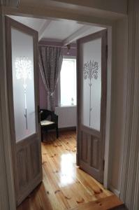 Fotografia z galérie ubytovania BE WELL 3-Rooms Apartment with Parking and Garden vo Varšave