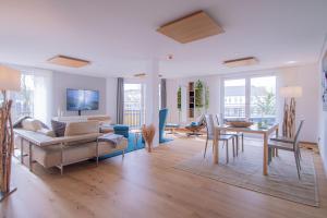 a living room with a couch and a table at Traumwohnung in Norderney