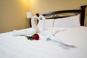 Postel nebo postele na pokoji v ubytování Hacienda San Juan Resort
