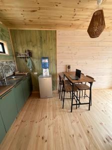 Køkken eller tekøkken på cabaña con vista al río + 2 billeder