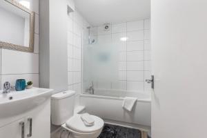 Koupelna v ubytování Urban Stay + 14 fotografií