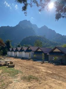 a row of houses with mountains in the background at Thavisok Guest House in Nongkhiaw