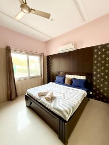 Giường trong phòng chung tại Mango People Farm