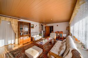 a living room with a couch and a table at Ferienwohnung in Lichtenfels mit 125 Quadratmeter in Lichtenfels