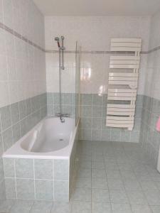 Et badeværelse på Maison 400m de la mer