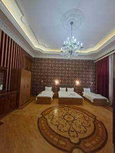 Postel nebo postele na pokoji v ubytování Hôtel Jeanne d'Arc Central