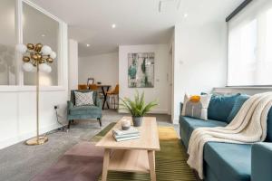 Et opholdsområde på Modern Studio Apartment in Central Rotherham + 8 billeder