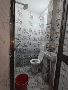 Phòng tắm tại Shlok homestay