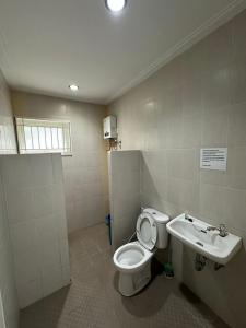 Koupelna v ubytování Villa Greenhill Brastagi Hillpark Sibolangit + 5 fotografií