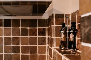 two bottles of wine sitting on top of a kitchen sink at River Cottage in Beccles +30 photos